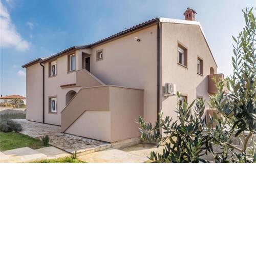 Beautiful apartment in Liznjan with 2 Bedrooms