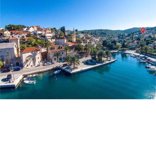 Beautiful apartment in Splitska w/ 2 Bedrooms