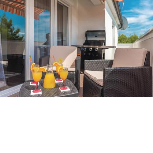 Beautiful apartment in Sukosan w/ 2 Bedrooms