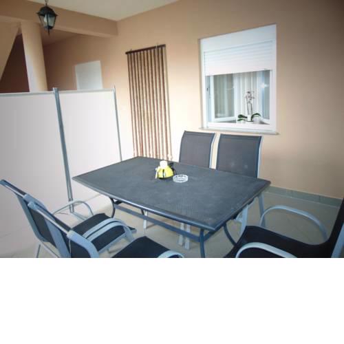 Beautiful apartment Mia, just few minutes from sandy beach