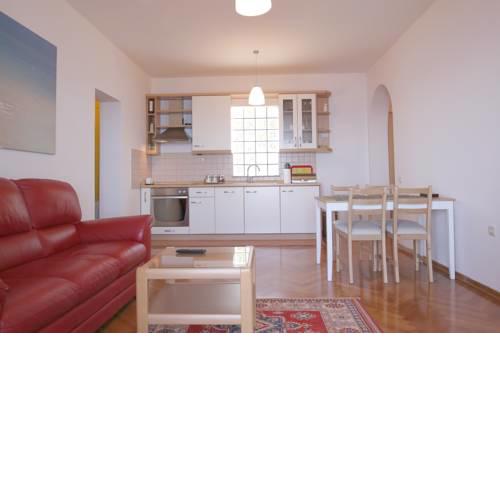 Beautiful apartment with sea breeze