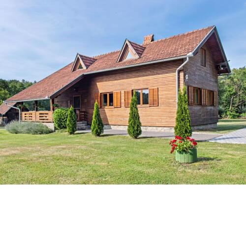 Beautiful Holiday Home in Čačinci with Swimming Pool