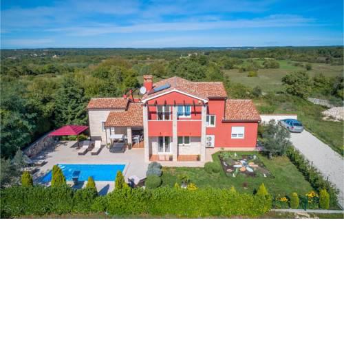 Beautiful home in Bratulici w/ Outdoor swimming pool, Sauna and 3 Bedrooms
