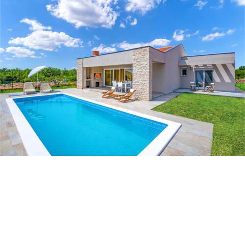 Beautiful home in Brgod w/ Outdoor swimming pool, WiFi and 3 Bedrooms