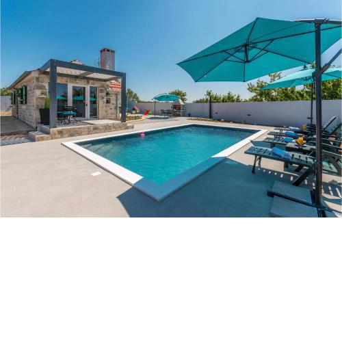 Beautiful home in Gornje Rastane with Outdoor swimming pool, WiFi and 2 Bedrooms