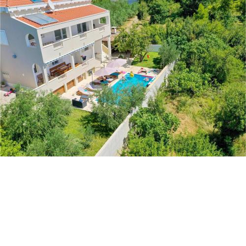 Beautiful home in Kastel Sucurac with Outdoor swimming pool, WiFi and 4 Bedrooms