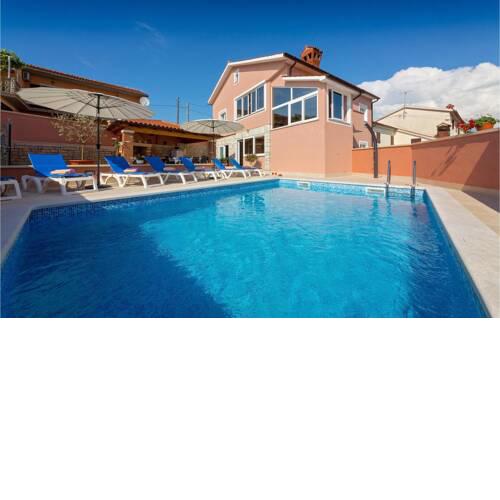 Beautiful home in Kastelir with Outdoor swimming pool, Sauna and WiFi