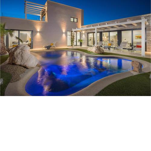 Beautiful home in Kastelir with Outdoor swimming pool, WiFi and 4 Bedrooms