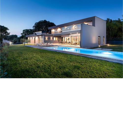 Beautiful home in Koromacno with WiFi, Heated swimming pool and 6 Bedrooms