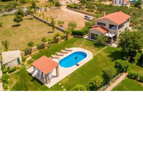Beautiful home in Linardici w/ Outdoor swimming pool, WiFi and 4 Bedrooms