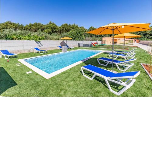 Beautiful home in Medulin with Jacuzzi, Sauna and 6 Bedrooms