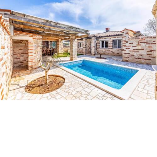Beautiful home in Medulin with Outdoor swimming pool, WiFi and 2 Bedrooms
