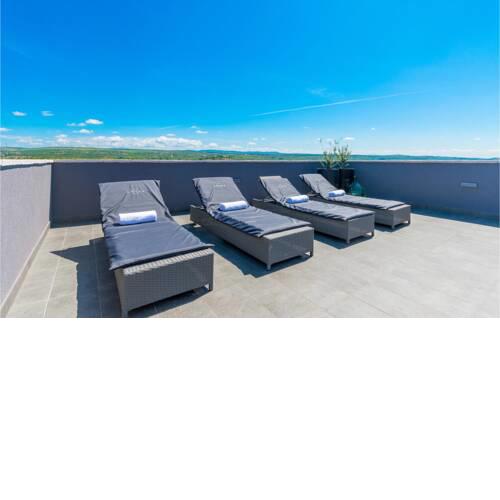 Beautiful home in Nadin w/ Outdoor swimming pool and 2 Bedrooms