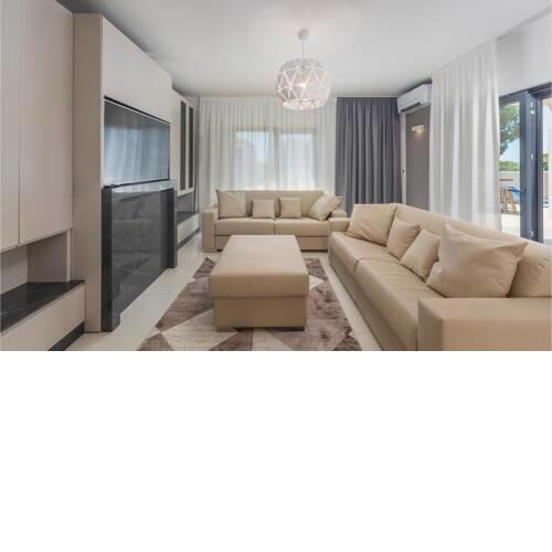 Beautiful home in Novigrad with Outdoor swimming pool, Jacuzzi and 4 Bedrooms