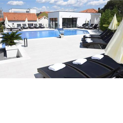 Beautiful home in Okrug Gornji with Outdoor swimming pool, Heated swimming pool and 2 Bedrooms