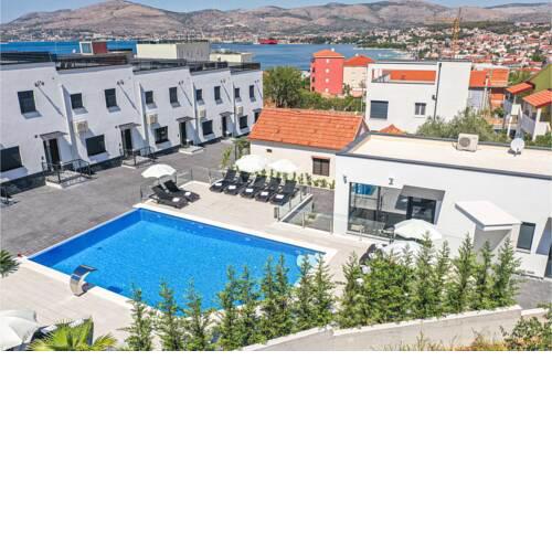Beautiful home in Okrug Gornji with Outdoor swimming pool, WiFi and 2 Bedrooms