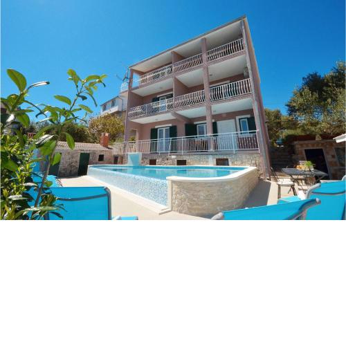 Beautiful home in Okrug Gornji with WiFi, Heated swimming pool and 5 Bedrooms