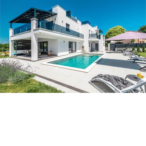 Beautiful home in Porec w/ Outdoor swimming pool, Jacuzzi and 6 Bedrooms