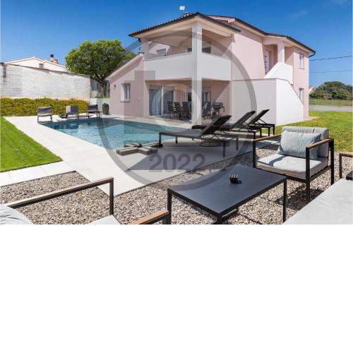 Beautiful home in Pula with Outdoor swimming pool, WiFi and 3 Bedrooms