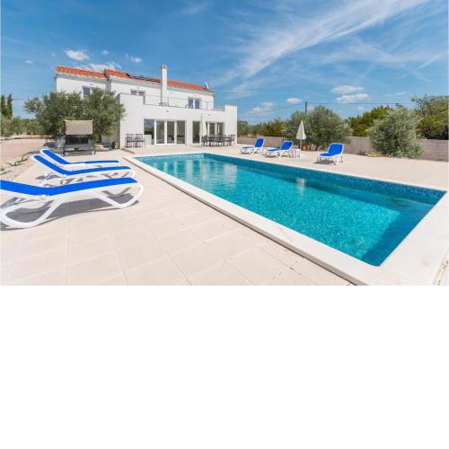 Beautiful home in Radosinovci with Outdoor swimming pool, WiFi and 5 Bedrooms