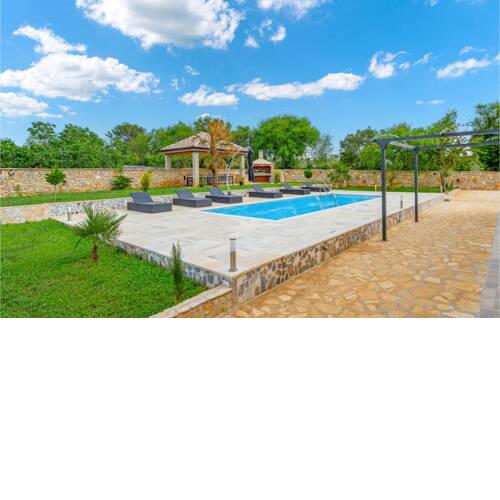 Beautiful home in Savicenta w/ Outdoor swimming pool, Sauna and 6 Bedrooms