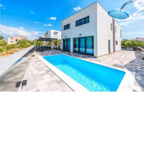Beautiful home in Srima with Outdoor swimming pool, WiFi and 4 Bedrooms