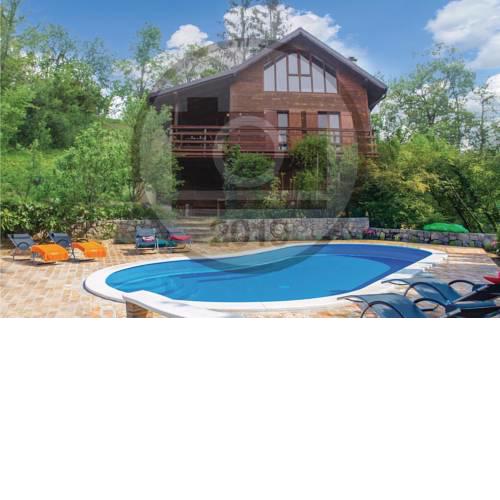 Beautiful home in Trstenik Puscanski w/ 2 Bedrooms