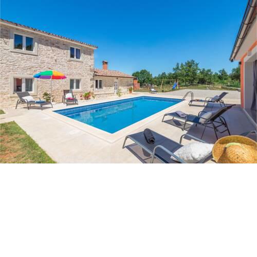 Beautiful home in Visnjan w/ Outdoor swimming pool, Outdoor swimming pool and 3 Bedrooms