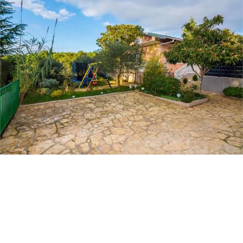 Beautiful home in Zadar w/ Outdoor swimming pool and 2 Bedrooms