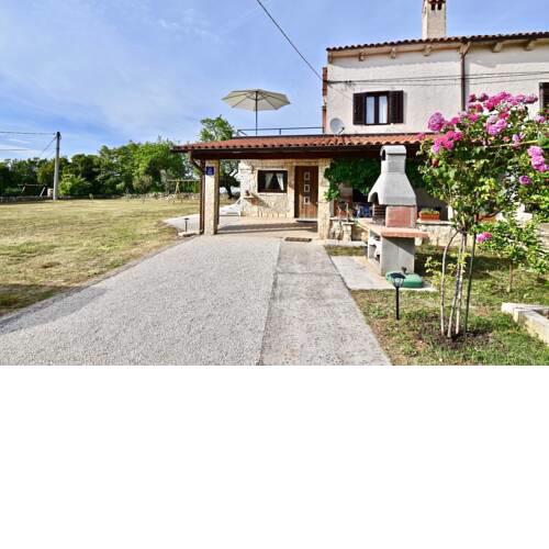 Beautiful Istrian house with big backyard