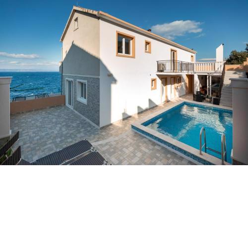 Beautiful Seaside Holiday Home Neda