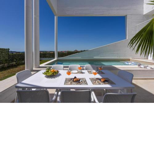 Beautiful Villa Dante Debeljak