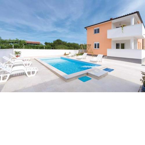 Beautiful villa Patricia with pool near the sea