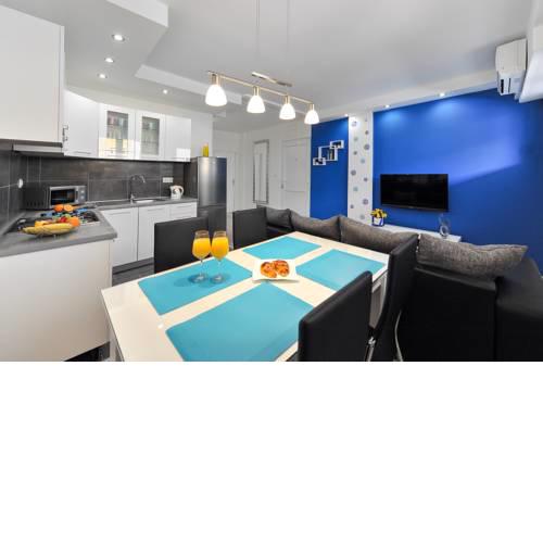 Blue Sun Aurora Apartment