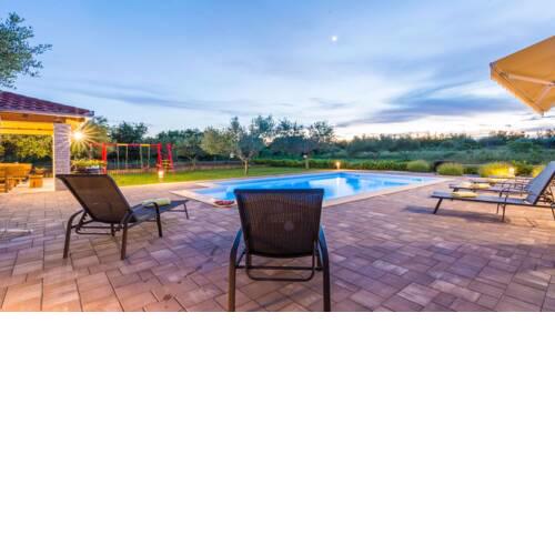 Brandneue Villa mit Pool