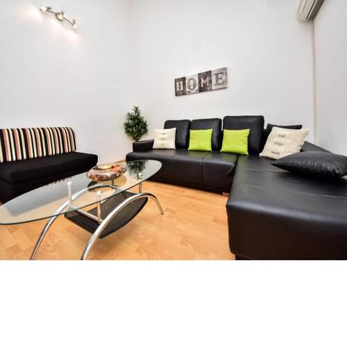 Bright and cozy apartment 50m from the sea, balcony, air conditioning, parking