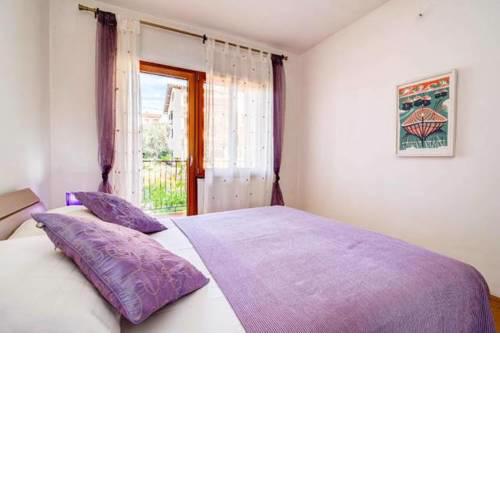 Bright cozy apartment near sea