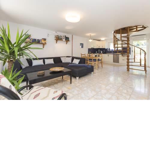Casa Flora 3-minutes’ walk from the beach