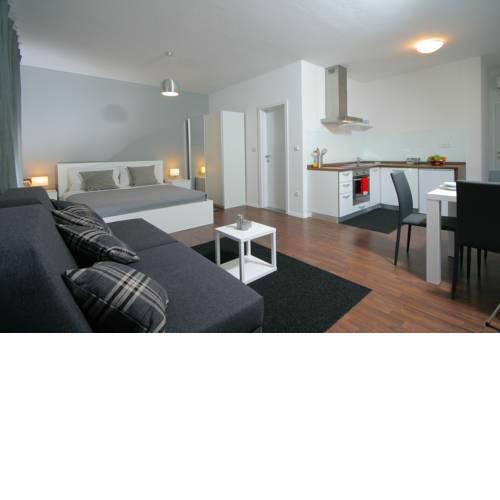 Charm Apartments And Rooms