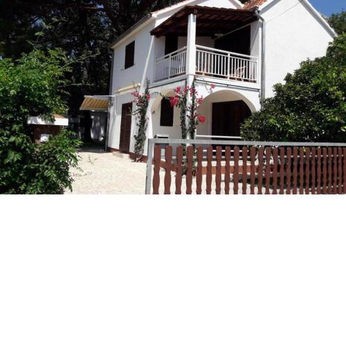 Charming 3-Bed House in Viganj