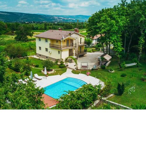 Charming Holiday Home in Grubine with Pool