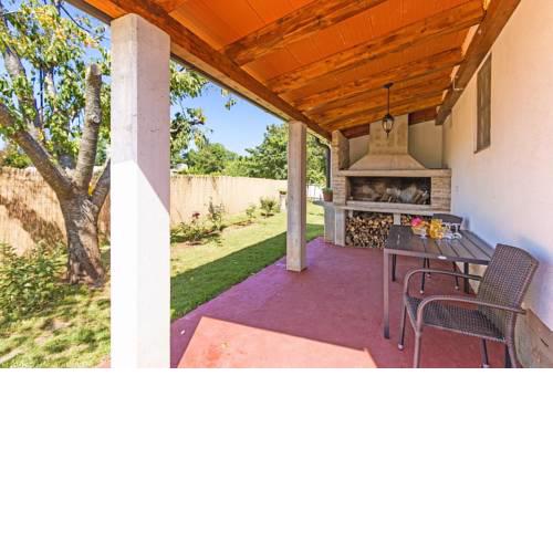 Charming holiday house with beautiful garden and grill