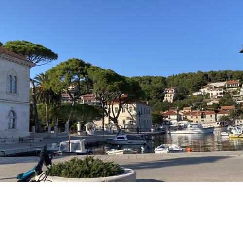 Charming stone house in Jelsa