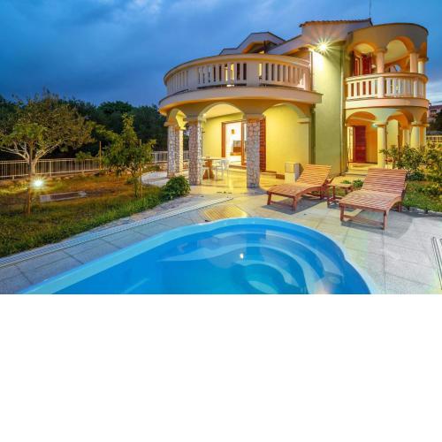 Charming Villa REA