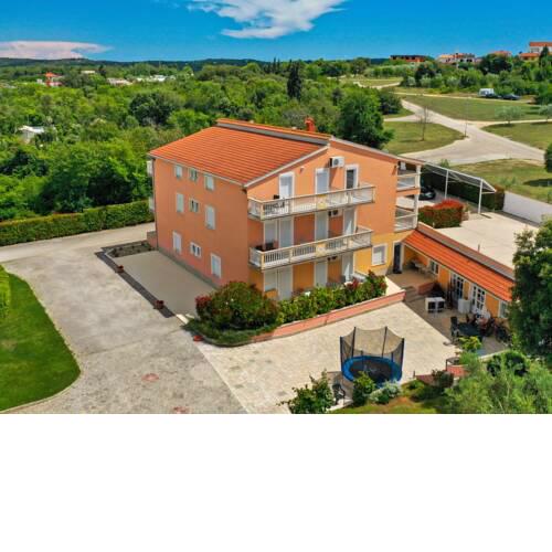 Classy Apartment in Banjole near Beach and Pula City