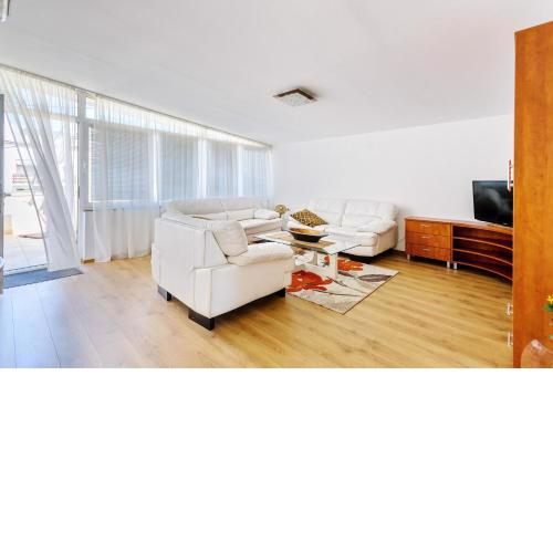 Comfort Holiday apartment Zadar - with parking and balcony