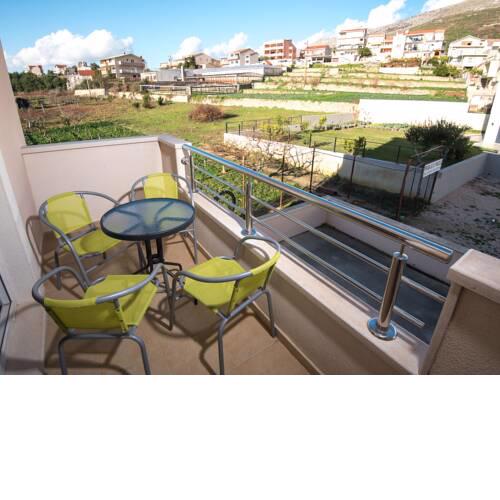 Comfortable Apartment in Podstrana with Balcony
