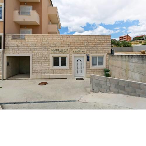 Comfortable Apartment in Podstrana with Garden and Terrace