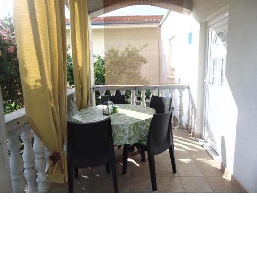 Comfortable apartment Luka in Privlaka, 150m from the beach