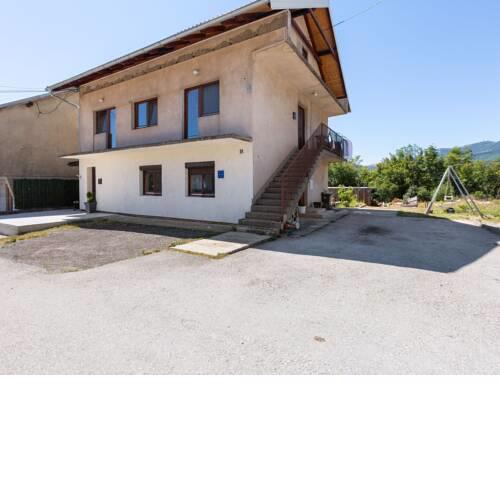 Complacent Apartment in Gračac with a mountain view